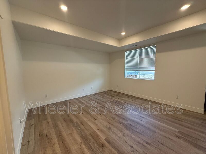 Spacious 3 bed 2 bath Condo with two .5 bathrooms, 2 car Garage and Bonus office space on Ground floor off 12th mouth of Weber Canyon. property image
