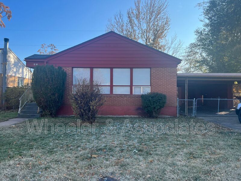 2 bed home with extra rooms for office space, 2 living rooms and 2 bathrooms with Carport and Storage. In Washington Terrace. property image