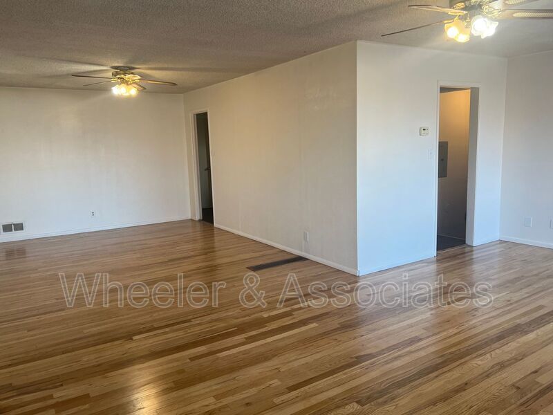 2 bed home with extra rooms for office space, 2 living rooms and 2 bathrooms with Carport and Storage. In Washington Terrace. property image