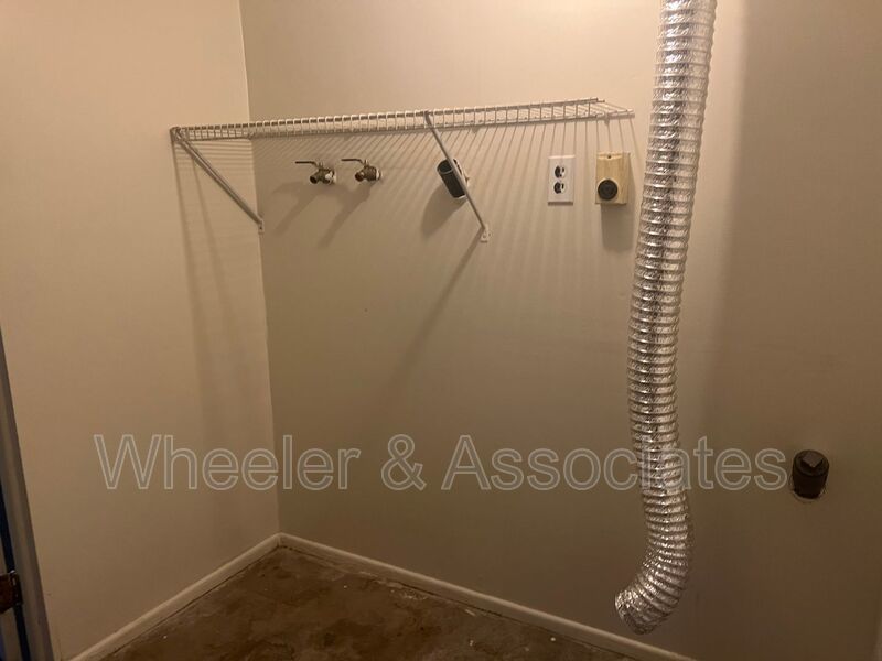 2 bed home with extra rooms for office space, 2 living rooms and 2 bathrooms with Carport and Storage. In Washington Terrace. property image
