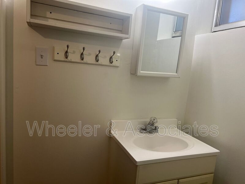 2 bed home with extra rooms for office space, 2 living rooms and 2 bathrooms with Carport and Storage. In Washington Terrace. property image