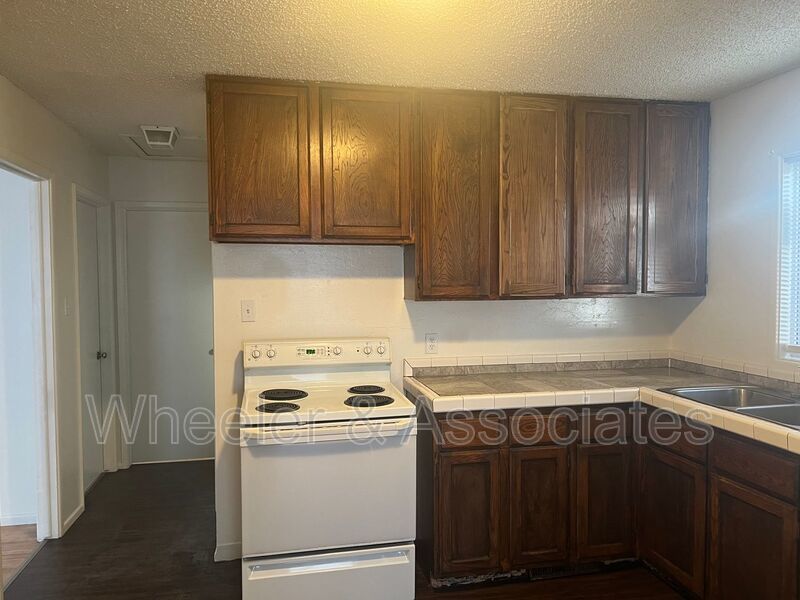 2 bed home with extra rooms for office space, 2 living rooms and 2 bathrooms with Carport and Storage. In Washington Terrace. property image