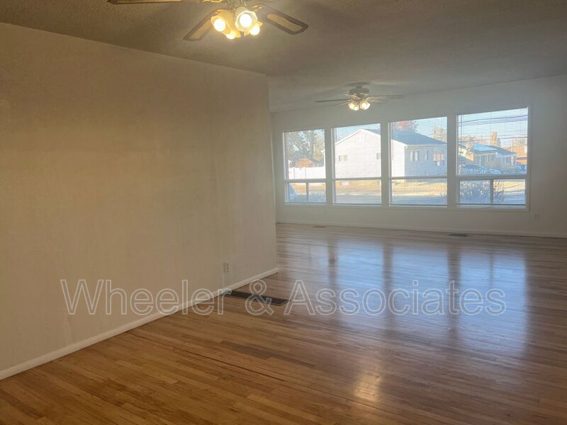 2 bed home with extra rooms for office space, 2 living rooms and 2 bathrooms with Carport and Storage. In Washington Terrace. property image