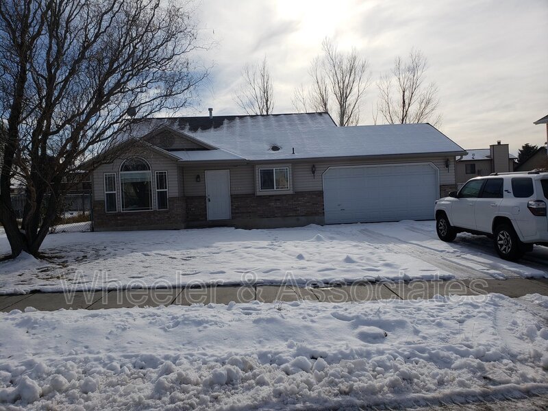 Roy 3 bedroom 2 bath garage property image