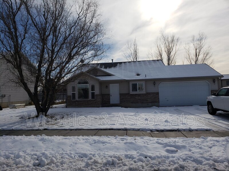 Roy 3 bedroom 2 bath garage property image