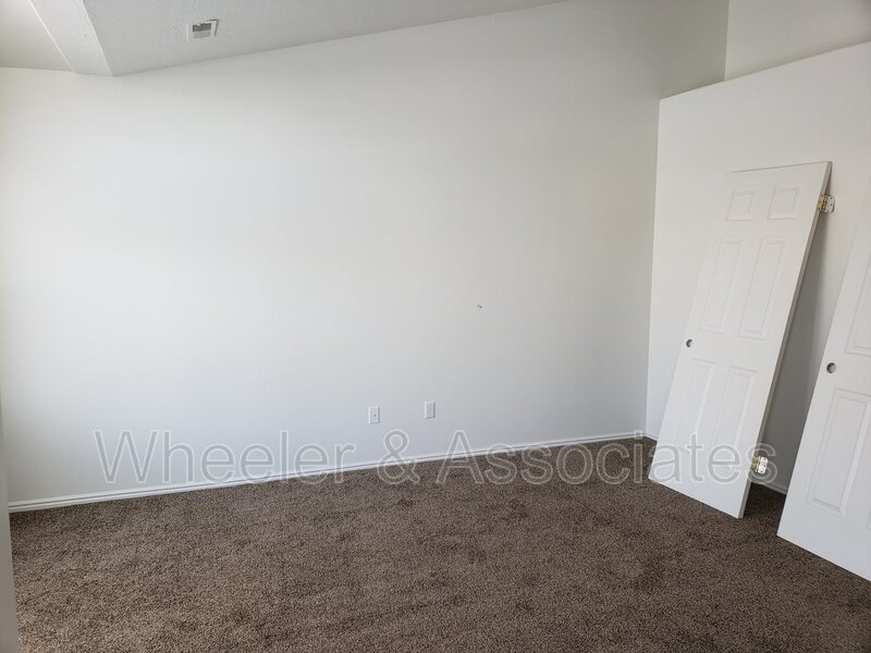 Roy 3 bedroom 2 bath garage property image