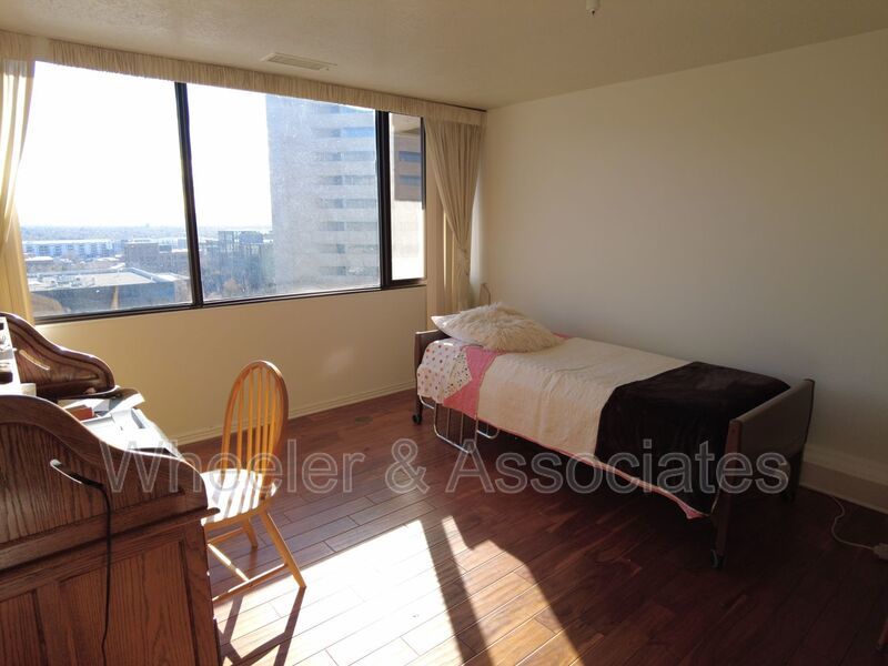 Beautiful 6th Floor Governor's Plaza Condominium Unit property image