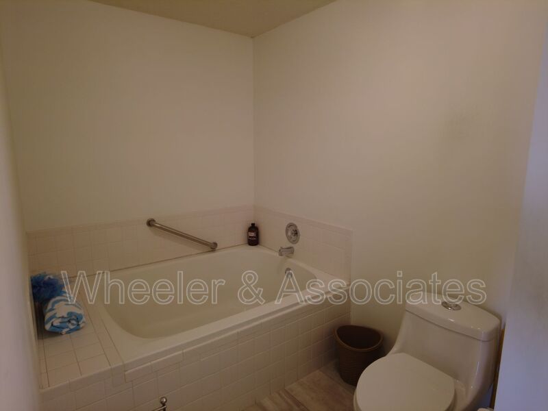 Beautiful 6th Floor Governor's Plaza Condominium Unit property image