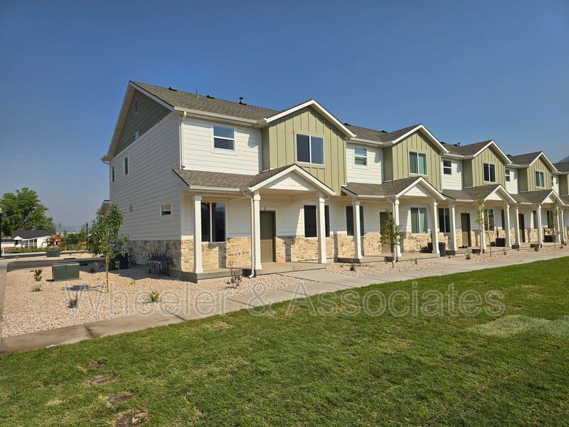 Brand-New 3 Bed, 2.5 Bath Townhome in Morgan 2-Car Garage + Mountain Views property image