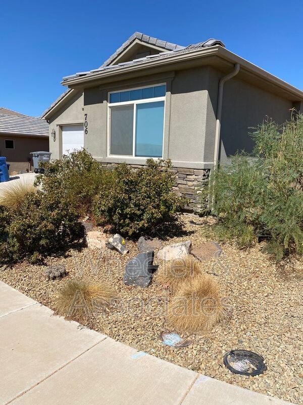3 Bed / 2 Bath House in Hurricane in a prime location property image