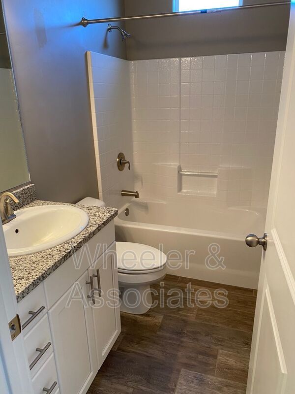 3 Bed / 2 Bath House in Hurricane in a prime location property image