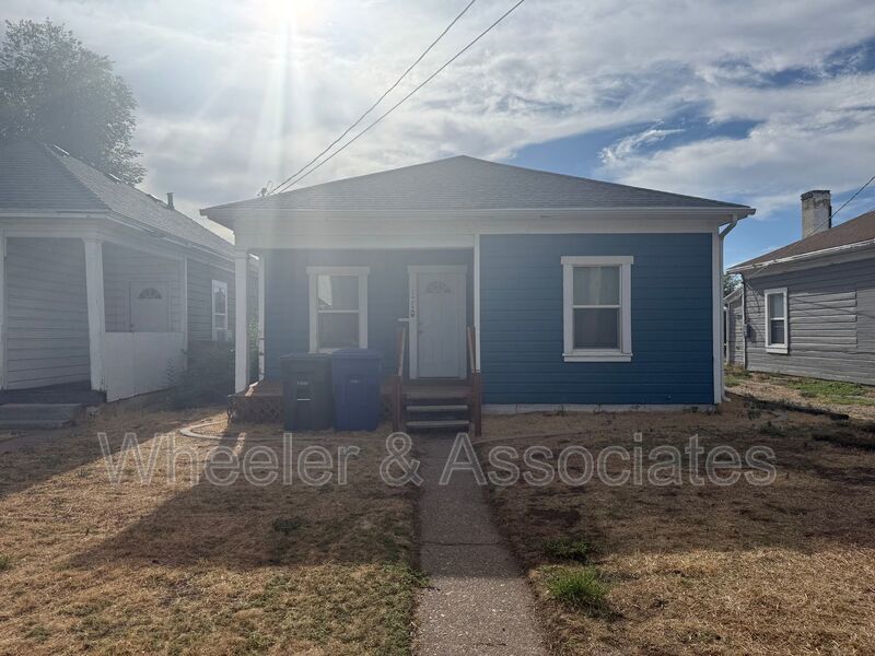 2 Bedrooms and 1 bathroom home all renovated with stainless steel appliances and washer dryer hookups. property image