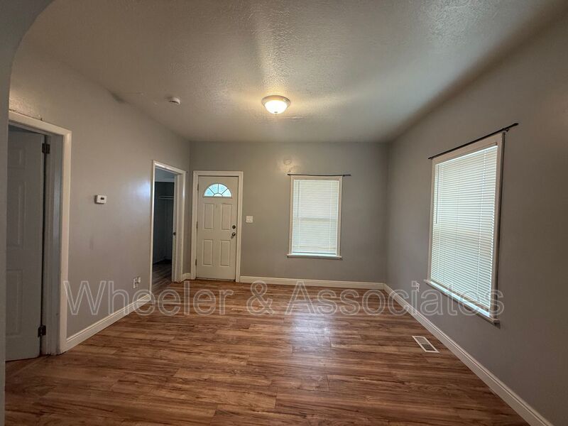 2 Bedrooms and 1 bathroom home all renovated with stainless steel appliances and washer dryer hookups. property image