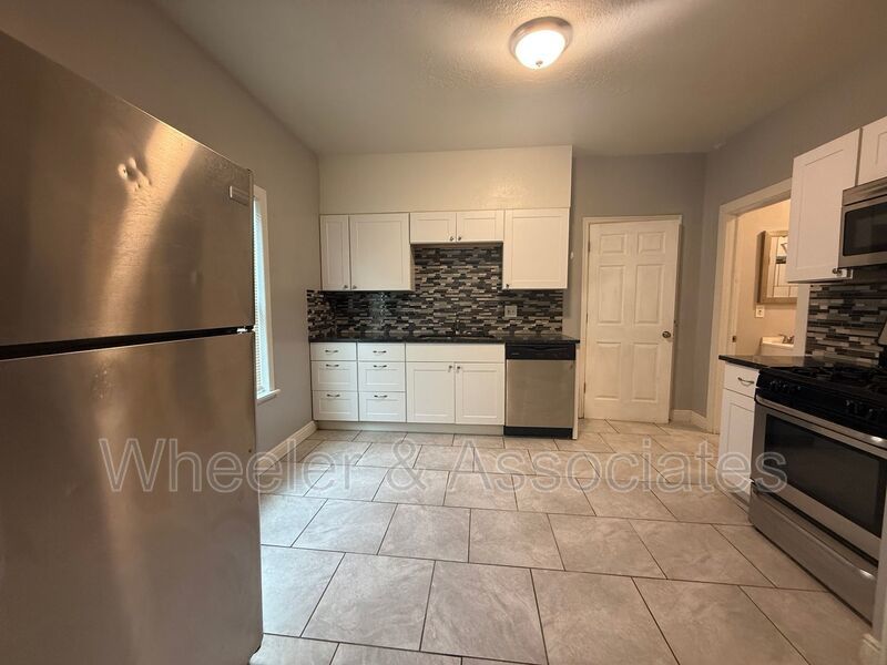 2 Bedrooms and 1 bathroom home all renovated with stainless steel appliances and washer dryer hookups. property image