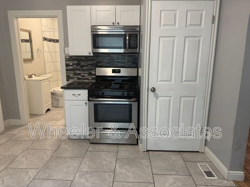 2 Bedrooms and 1 bathroom home all renovated with stainless steel appliances and washer dryer hookups. property image