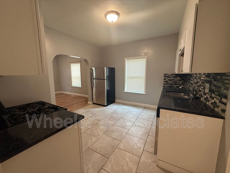2 Bedrooms and 1 bathroom home all renovated with stainless steel appliances and washer dryer hookups. property image