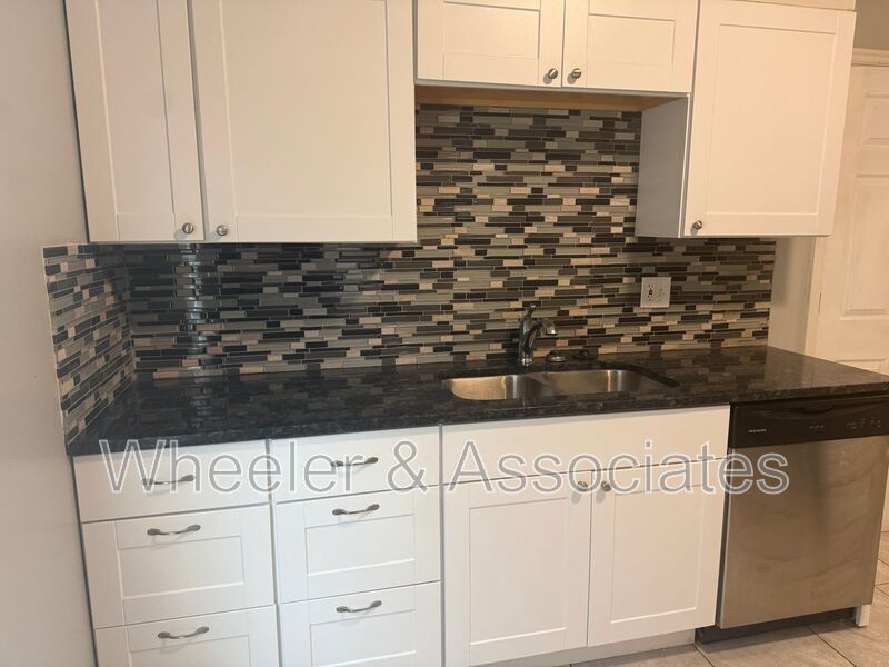 2 Bedrooms and 1 bathroom home all renovated with stainless steel appliances and washer dryer hookups. property image