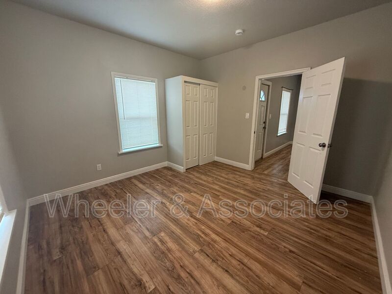2 Bedrooms and 1 bathroom home all renovated with stainless steel appliances and washer dryer hookups. property image