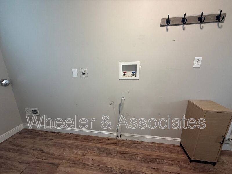 2 Bedrooms and 1 bathroom home all renovated with stainless steel appliances and washer dryer hookups. property image