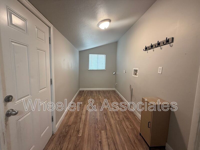 2 Bedrooms and 1 bathroom home all renovated with stainless steel appliances and washer dryer hookups. property image