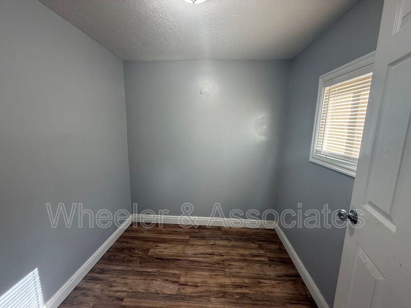 2 Bedrooms and 1 bathroom home all renovated with stainless steel appliances and washer dryer hookups. property image