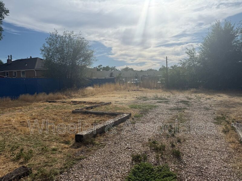 2 Bedrooms and 1 bathroom home all renovated with stainless steel appliances and washer dryer hookups. property image