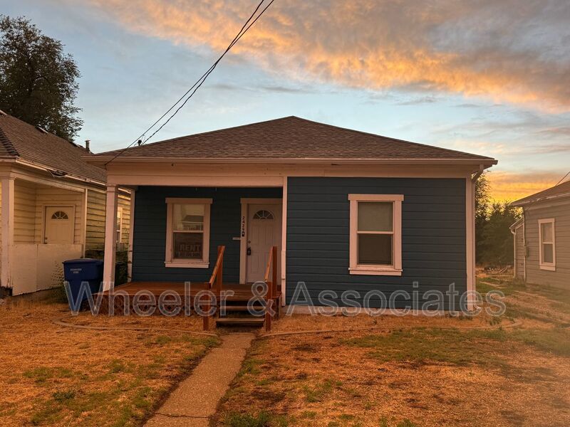 2 Bedrooms and 1 bathroom home all renovated with stainless steel appliances and washer dryer hookups. property image