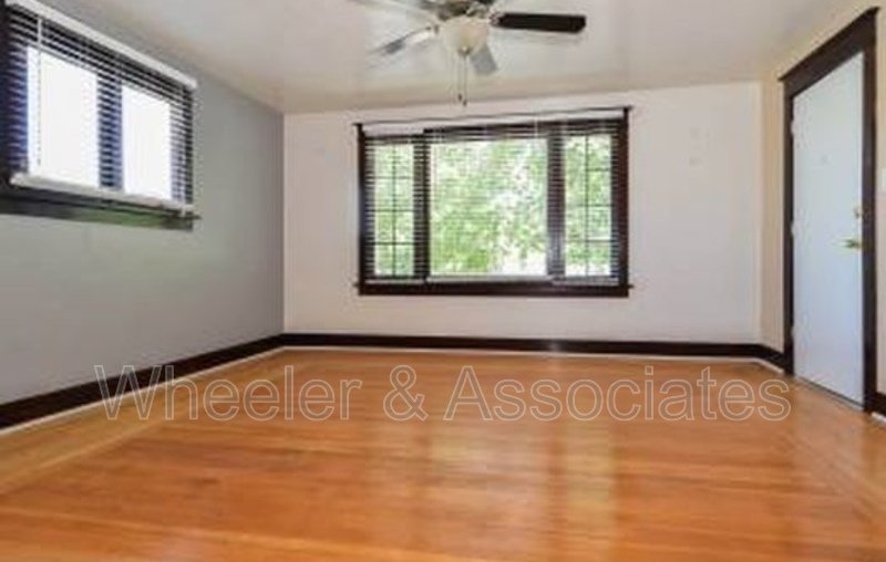 1 bed 1 bath available above Monroe on 823 23rd with Storage and Laundry room is Coin op. property image