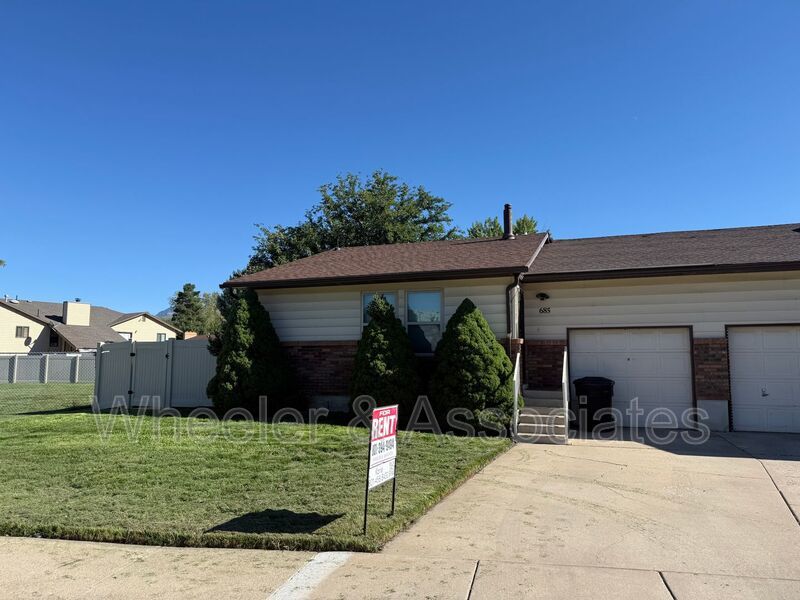 3 bed 1 bath with 1 car garage located in Riverdale property image