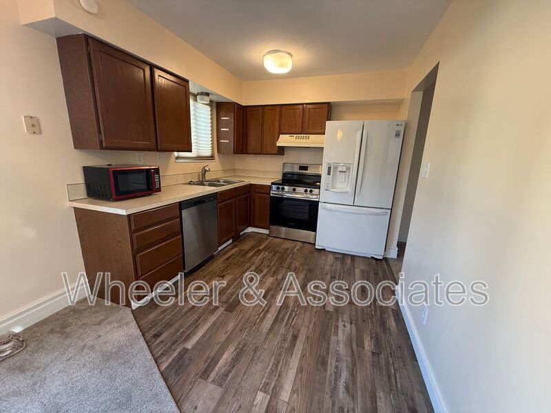 3 bed 1 bath with 1 car garage located in Riverdale property image