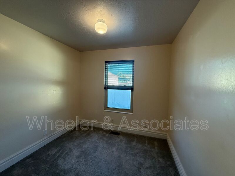 3 bed 1 bath with 1 car garage located in Riverdale property image