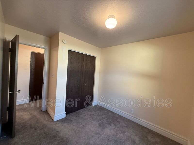 3 bed 1 bath with 1 car garage located in Riverdale property image