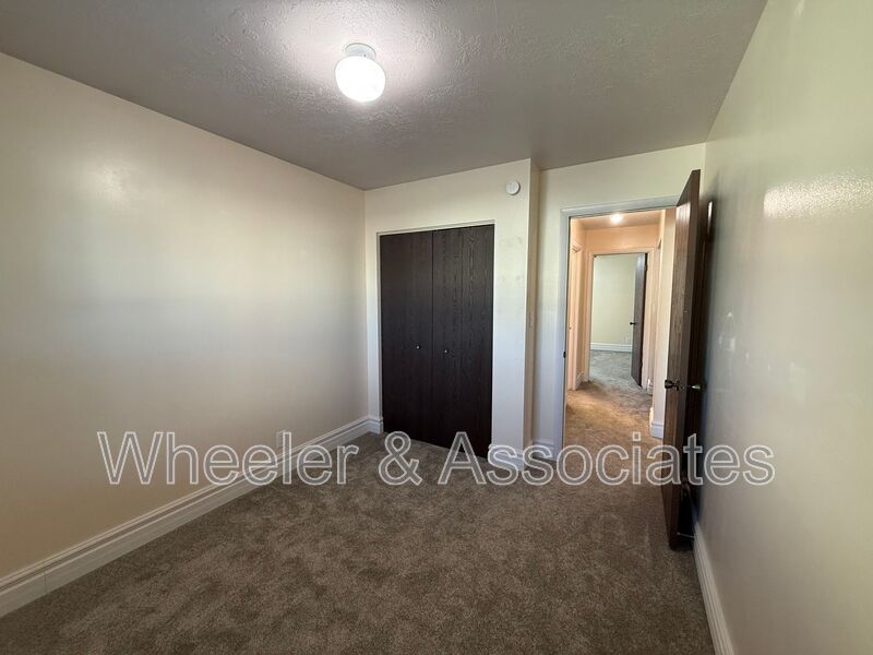 3 bed 1 bath with 1 car garage located in Riverdale property image