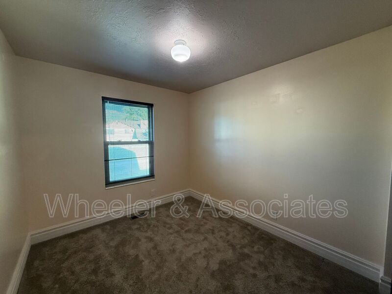 3 bed 1 bath with 1 car garage located in Riverdale property image