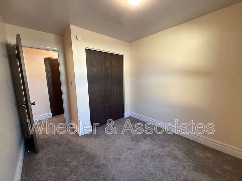 3 bed 1 bath with 1 car garage located in Riverdale property image