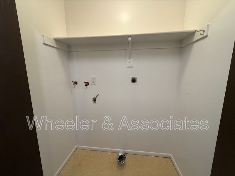 3 bed 1 bath with 1 car garage located in Riverdale property image