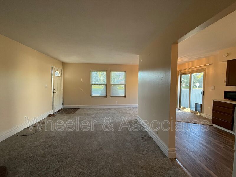 3 bed 1 bath with 1 car garage located in Riverdale property image