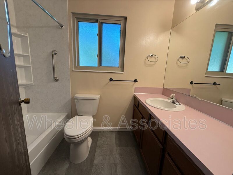 3 bed 1 bath with 1 car garage located in Riverdale property image