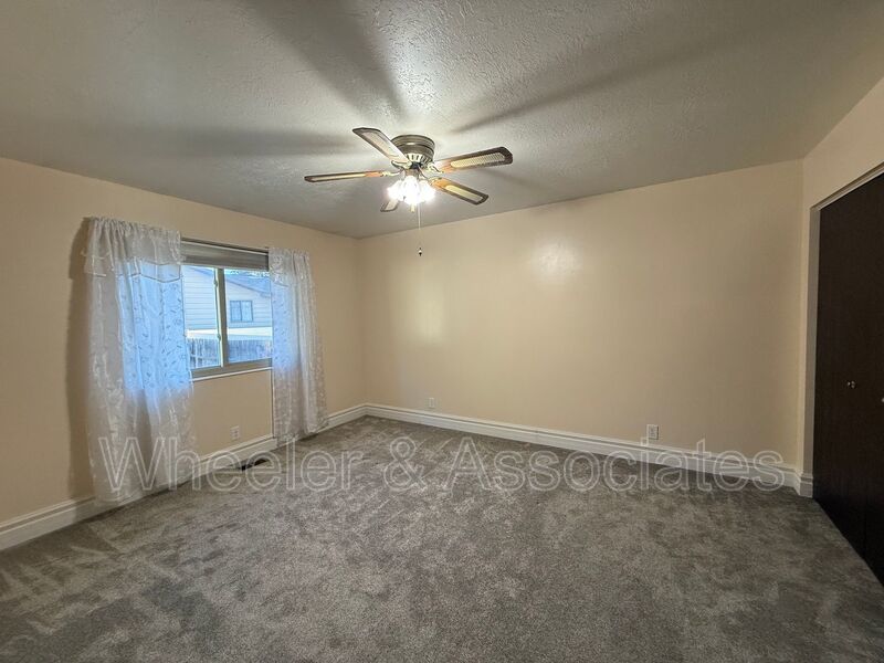 3 bed 1 bath with 1 car garage located in Riverdale property image