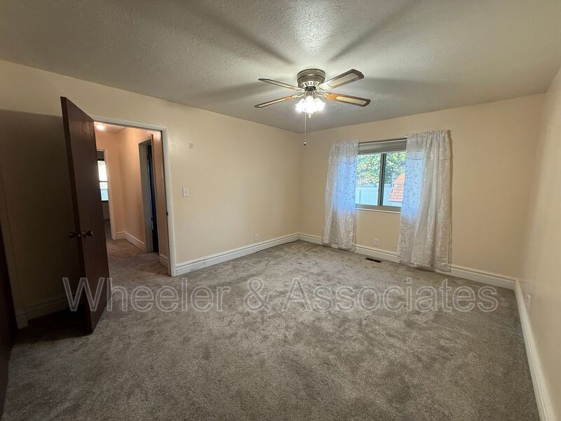 3 bed 1 bath with 1 car garage located in Riverdale property image