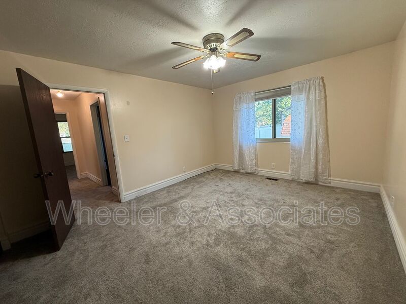 3 bed 1 bath with 1 car garage located in Riverdale property image