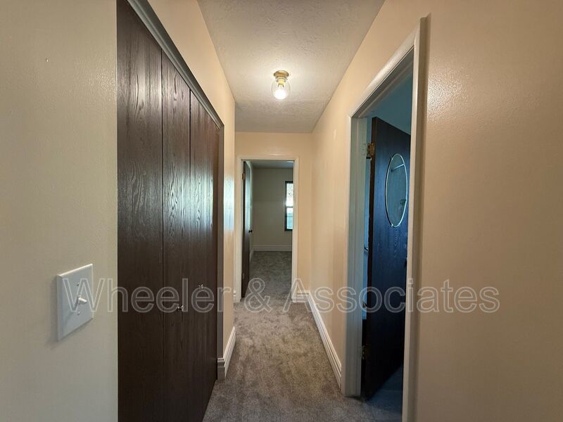 3 bed 1 bath with 1 car garage located in Riverdale property image