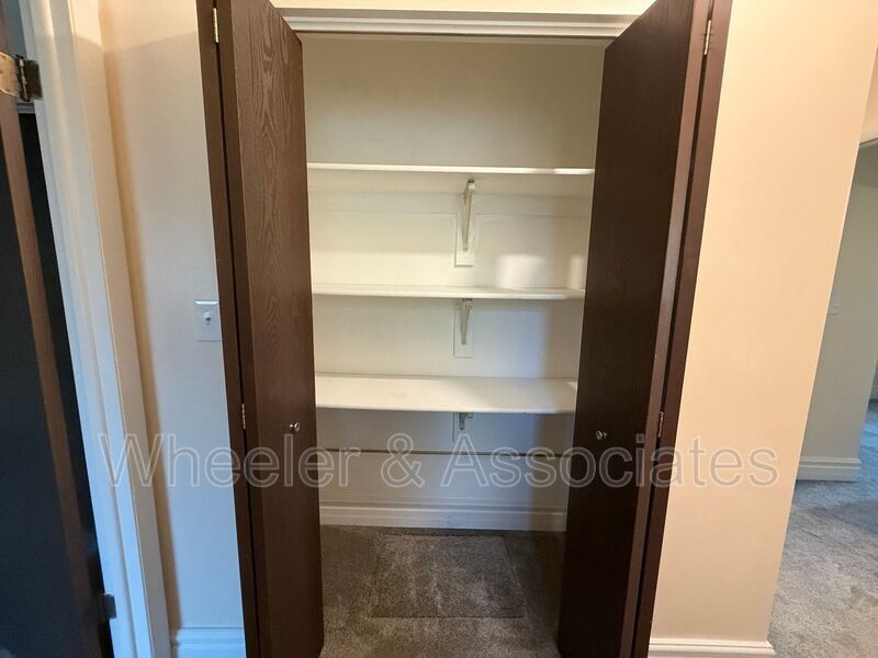 3 bed 1 bath with 1 car garage located in Riverdale property image