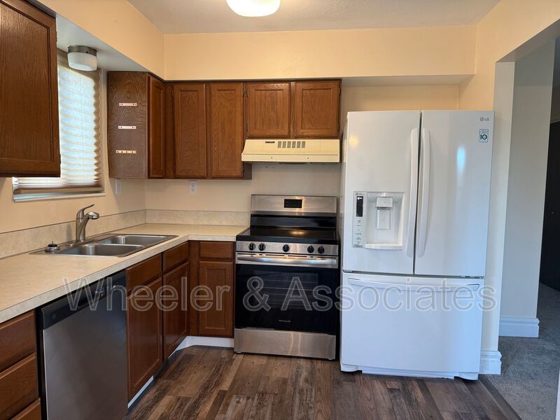 3 bed 1 bath with 1 car garage located in Riverdale property image