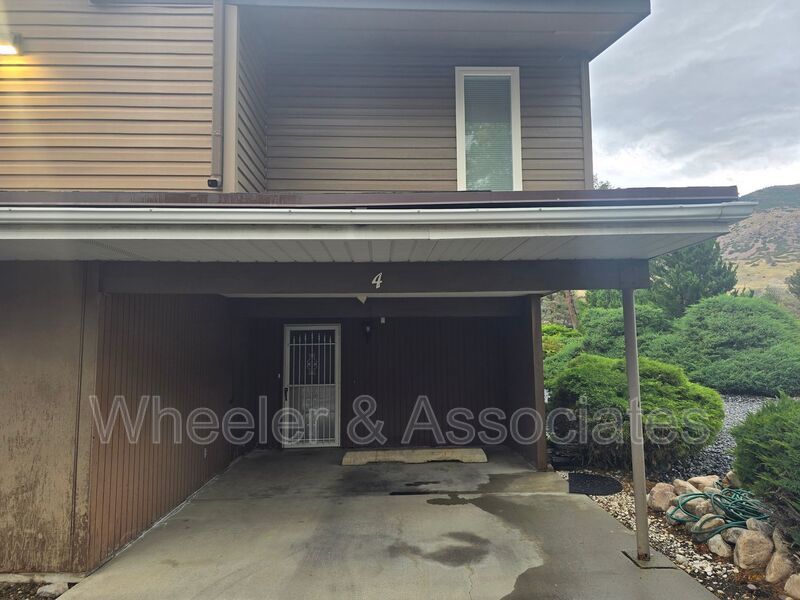 1 Bed, 1 Bath Ogden Townhouse| 942 Sq Ft, Vaulted Great Room, In-Unit Laundry property image