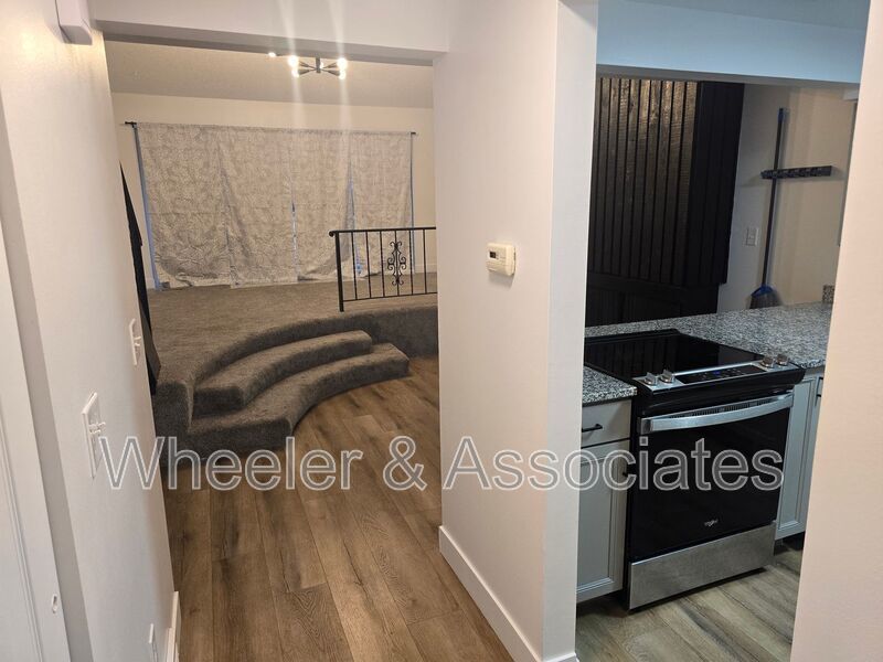 1 Bed, 1 Bath Ogden Townhouse| 942 Sq Ft, Vaulted Great Room, In-Unit Laundry property image