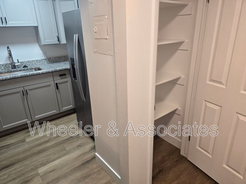 1 Bed, 1 Bath Ogden Townhouse| 942 Sq Ft, Vaulted Great Room, In-Unit Laundry property image
