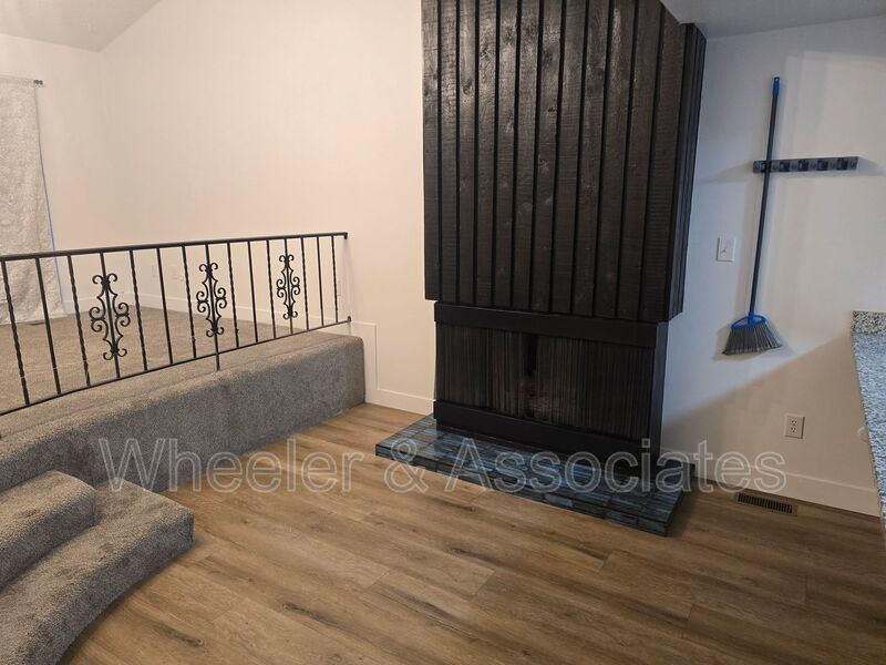 1 Bed, 1 Bath Ogden Townhouse| 942 Sq Ft, Vaulted Great Room, In-Unit Laundry property image