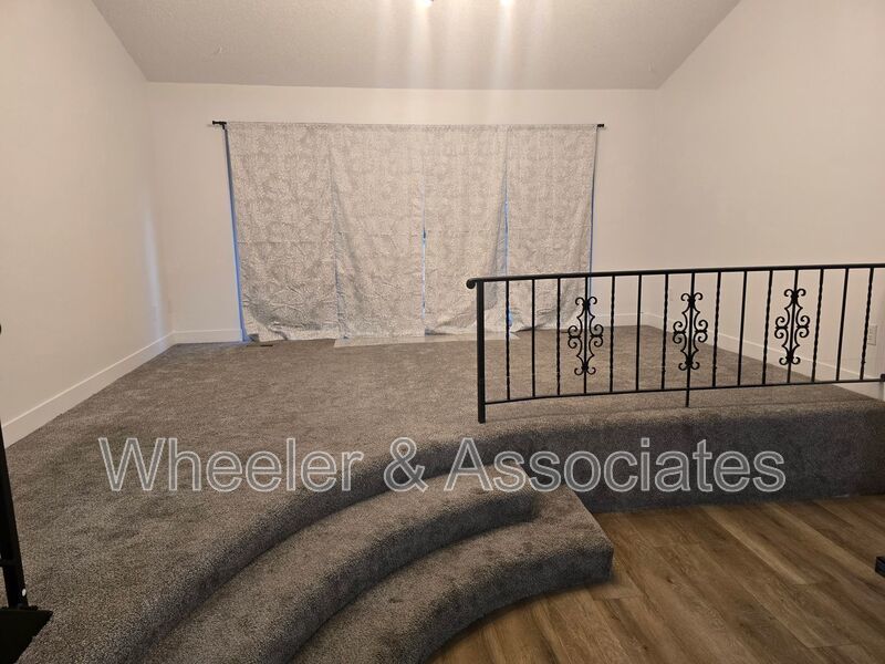 1 Bed, 1 Bath Ogden Townhouse| 942 Sq Ft, Vaulted Great Room, In-Unit Laundry property image