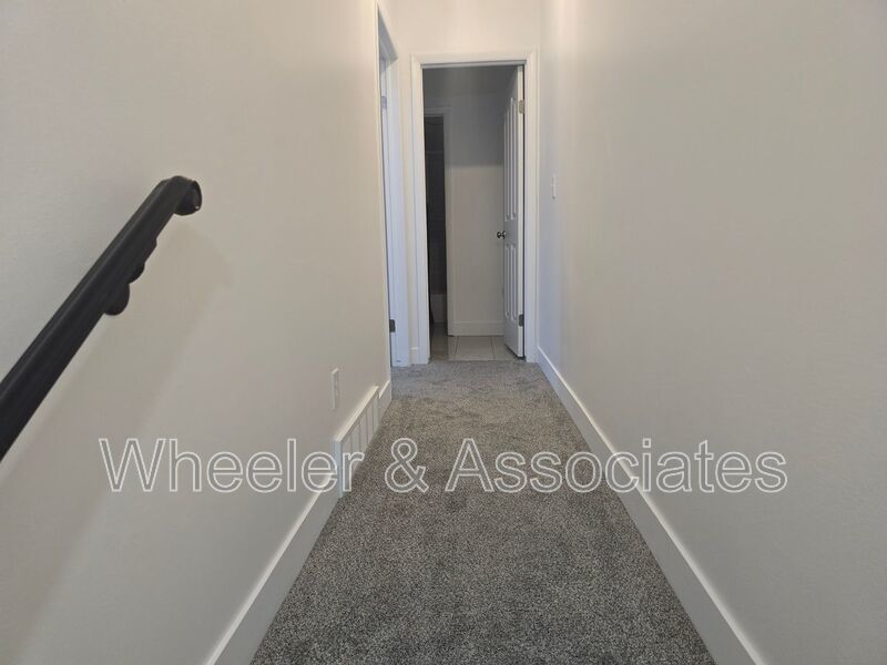 1 Bed, 1 Bath Ogden Townhouse| 942 Sq Ft, Vaulted Great Room, In-Unit Laundry property image